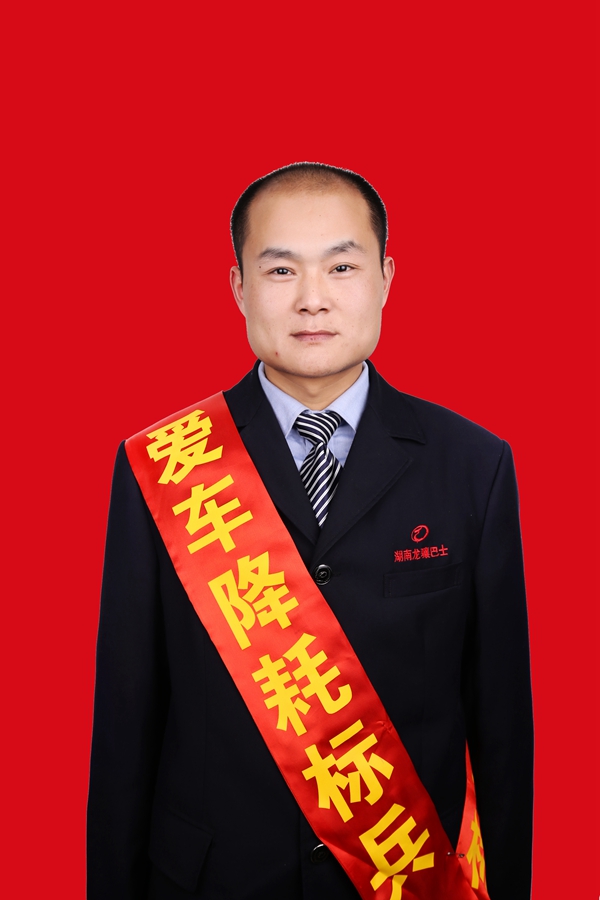 27贺国任_副本.jpg
